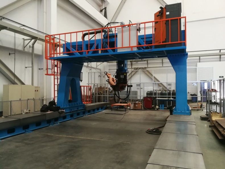 裝甲車側甲板機器人焊接系統